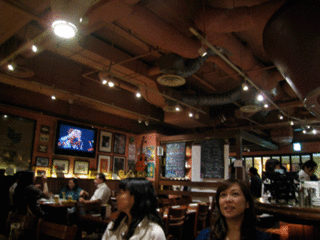 打ち上げ店内.gif